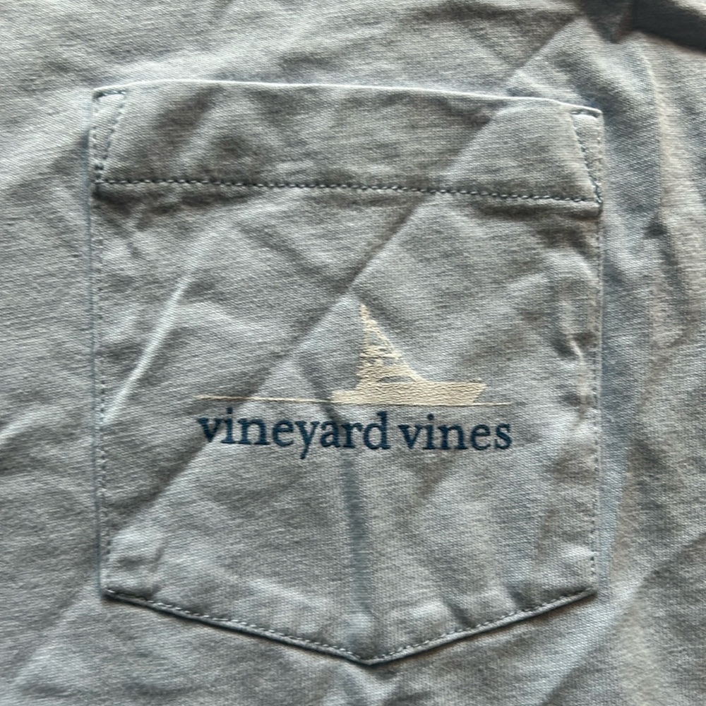 Size L men’s short sleeve shirt.